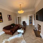 Spacious 2 Bed Edinburgh - Perfect Location