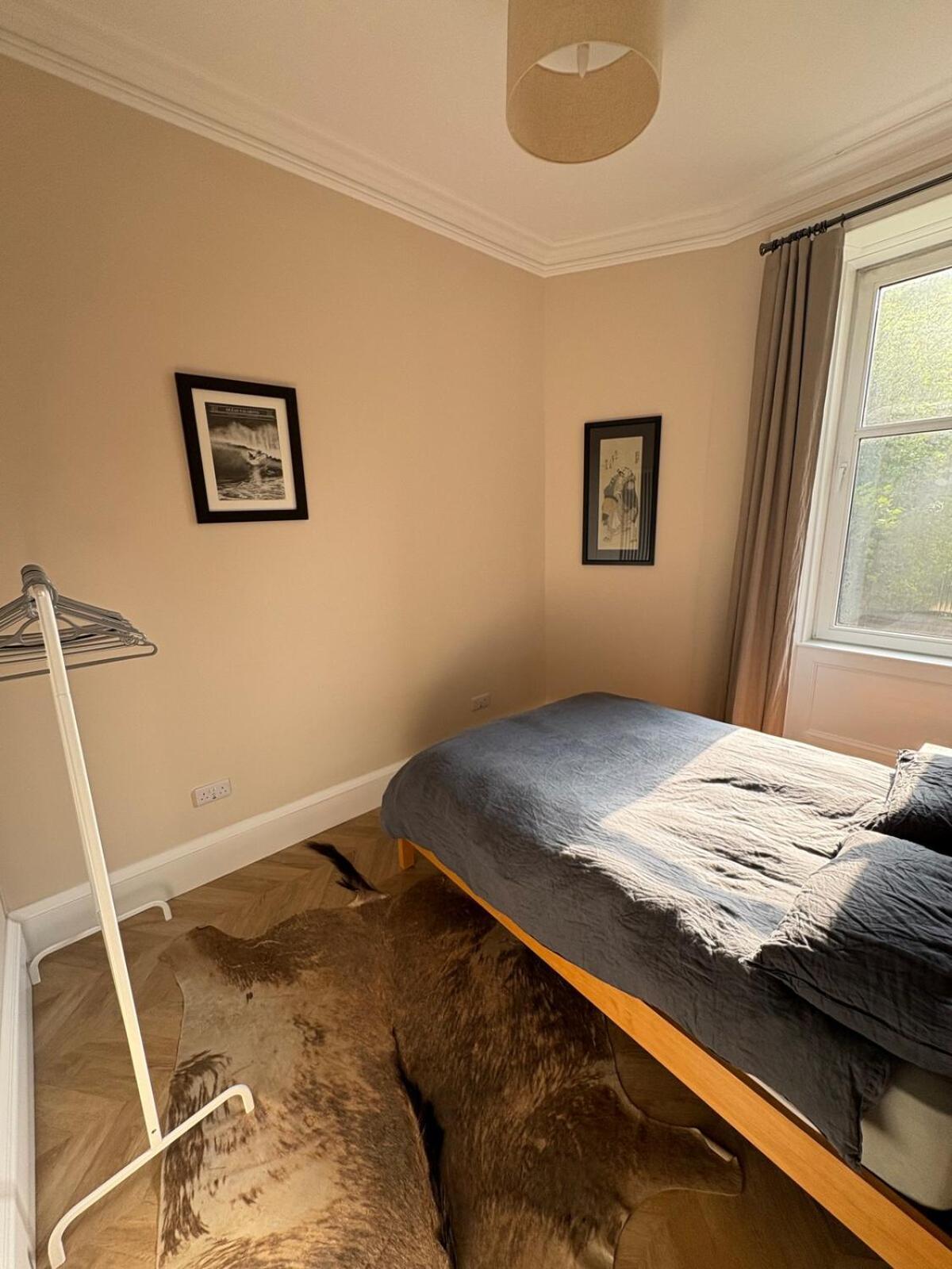 Spacious 2 Bed - Perfect Location * Edinburgh